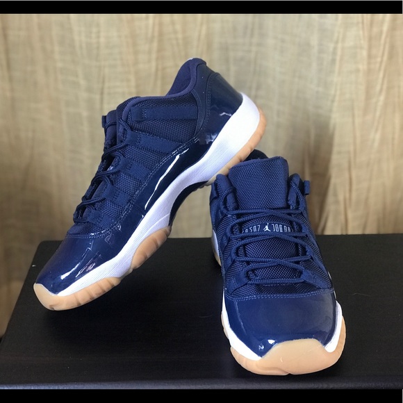 navy blue gum bottom 11s